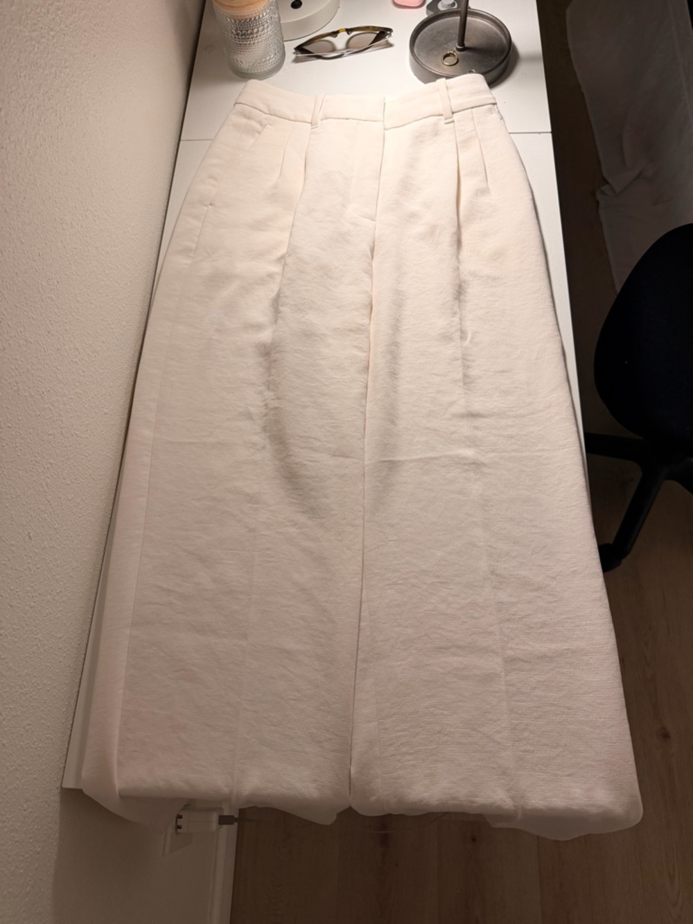 Aritzia Cream effortless pants Size 4 regular